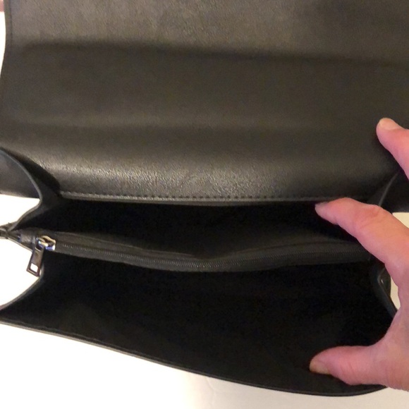 LouLu purse w/ shoulder strap - Picture 6 of 11